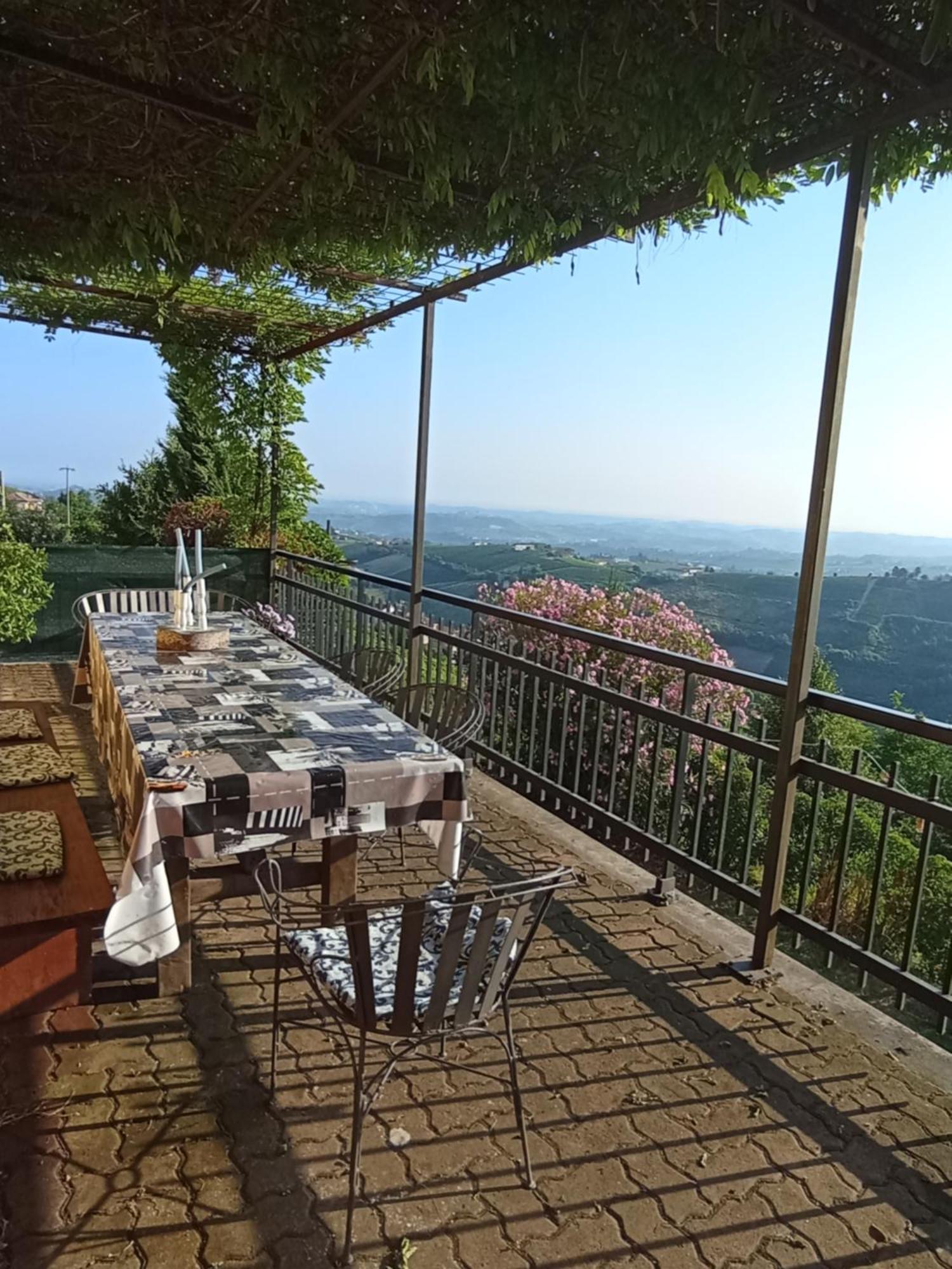 Casa Vacanza Il Colle Del Vento Calosso Esterno foto