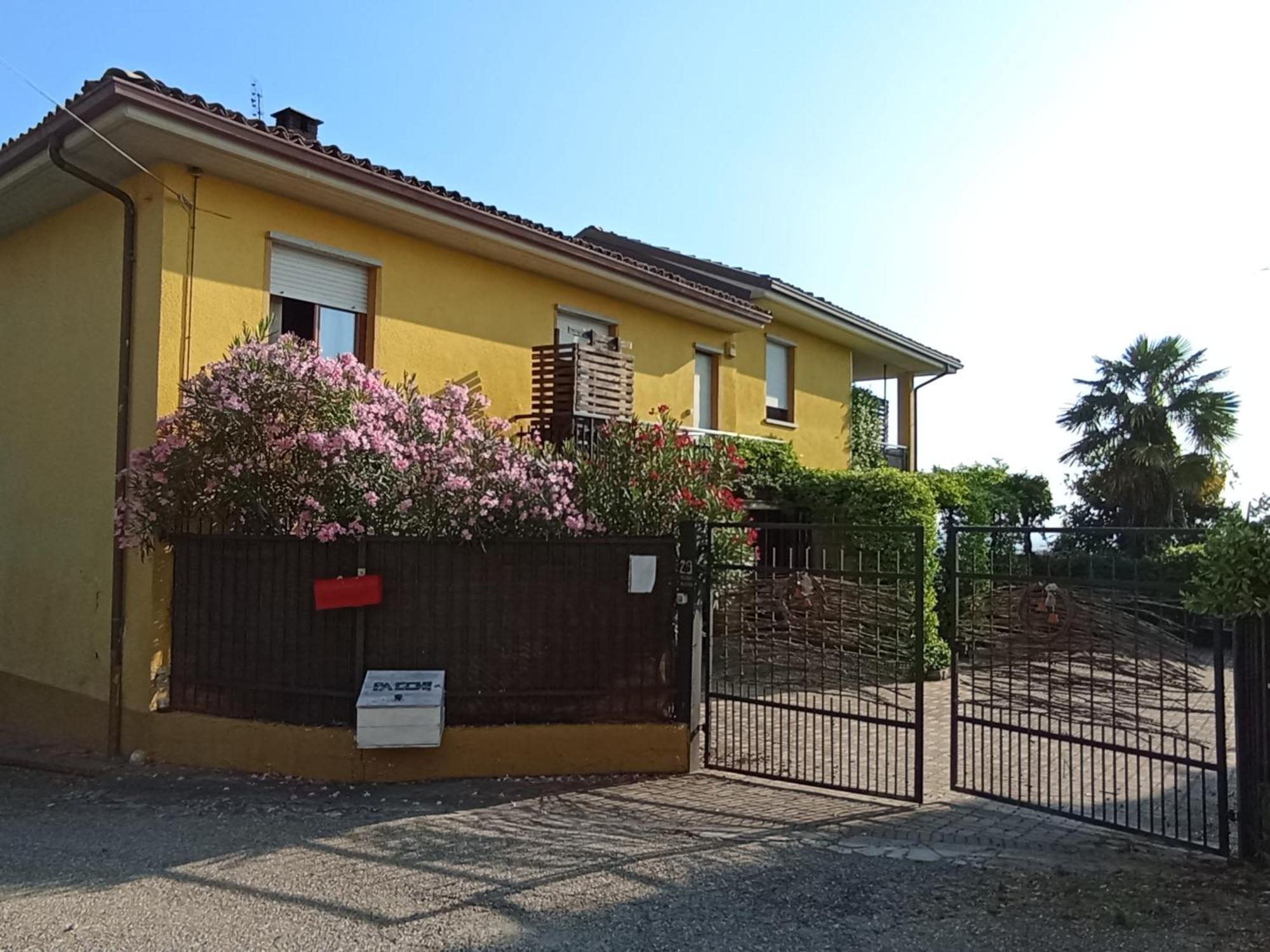 Casa Vacanza Il Colle Del Vento Calosso Esterno foto