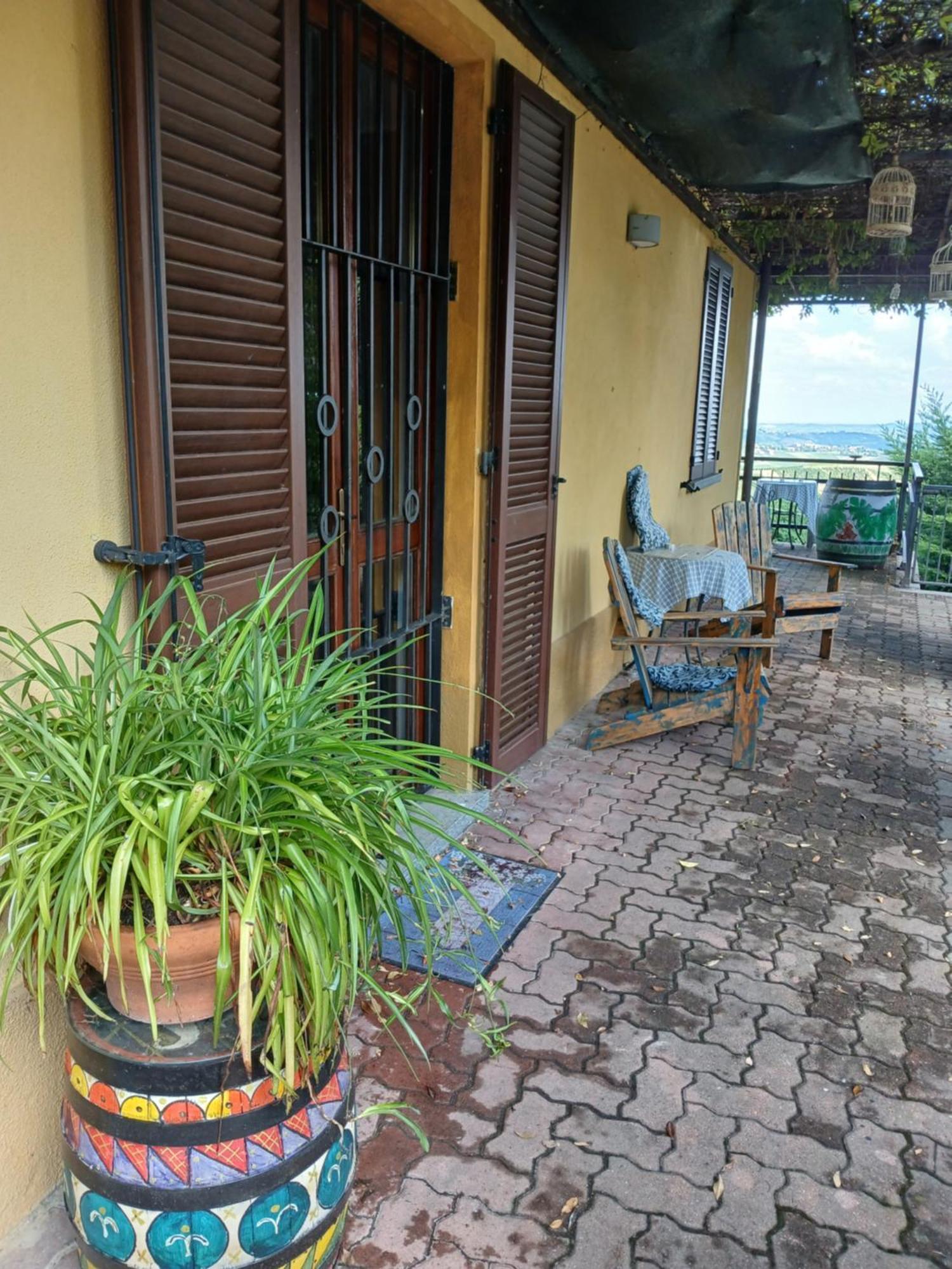 Casa Vacanza Il Colle Del Vento Calosso Esterno foto