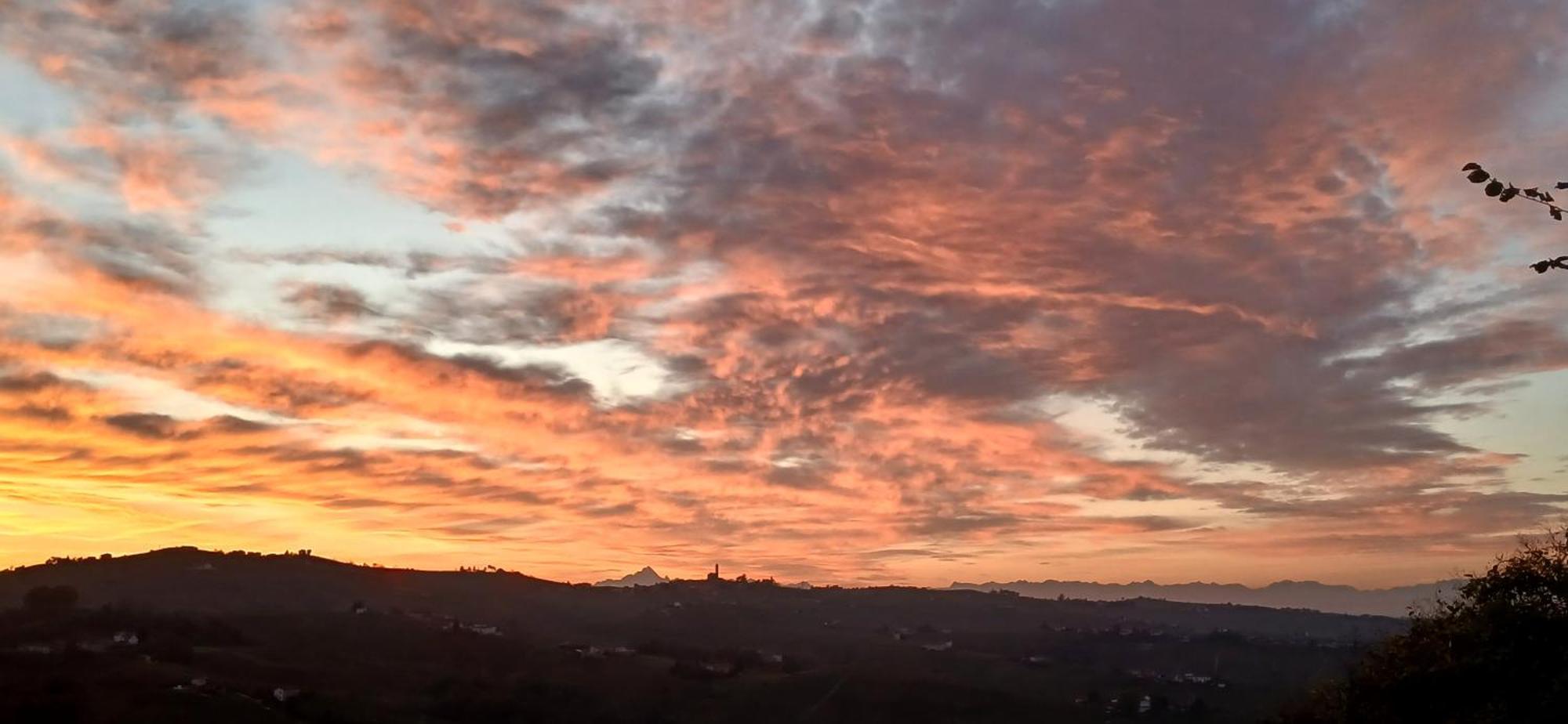 Casa Vacanza Il Colle Del Vento Calosso Esterno foto